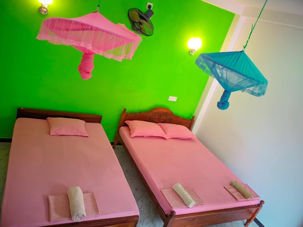 Mila Rest Garden Hotell Mirissa Rum bild
