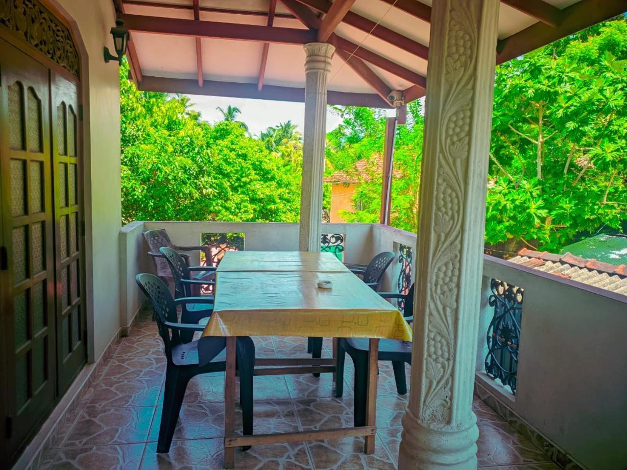 Mila Rest Garden Hotell Mirissa Rum bild